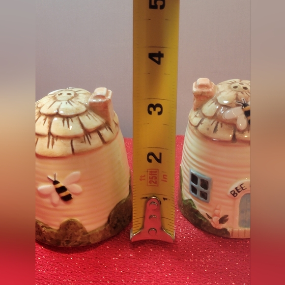 Vtg Treasure Craft Pfaltzgraff Beehive Salt & Pepper Shakers - Picture 7 of 14